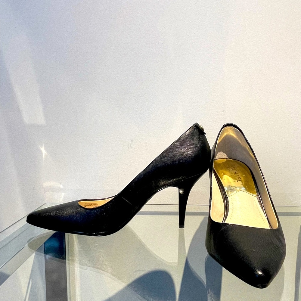 MICHAEL KORS black leather stiletto. Size 7. Like new